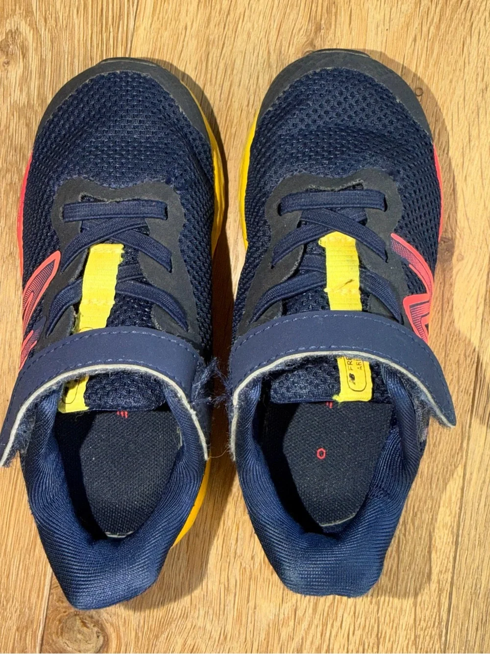 New Balance Fresh Foam Arishi v4 Boys Size 8C Blue Orange Running Shoes Sneakers